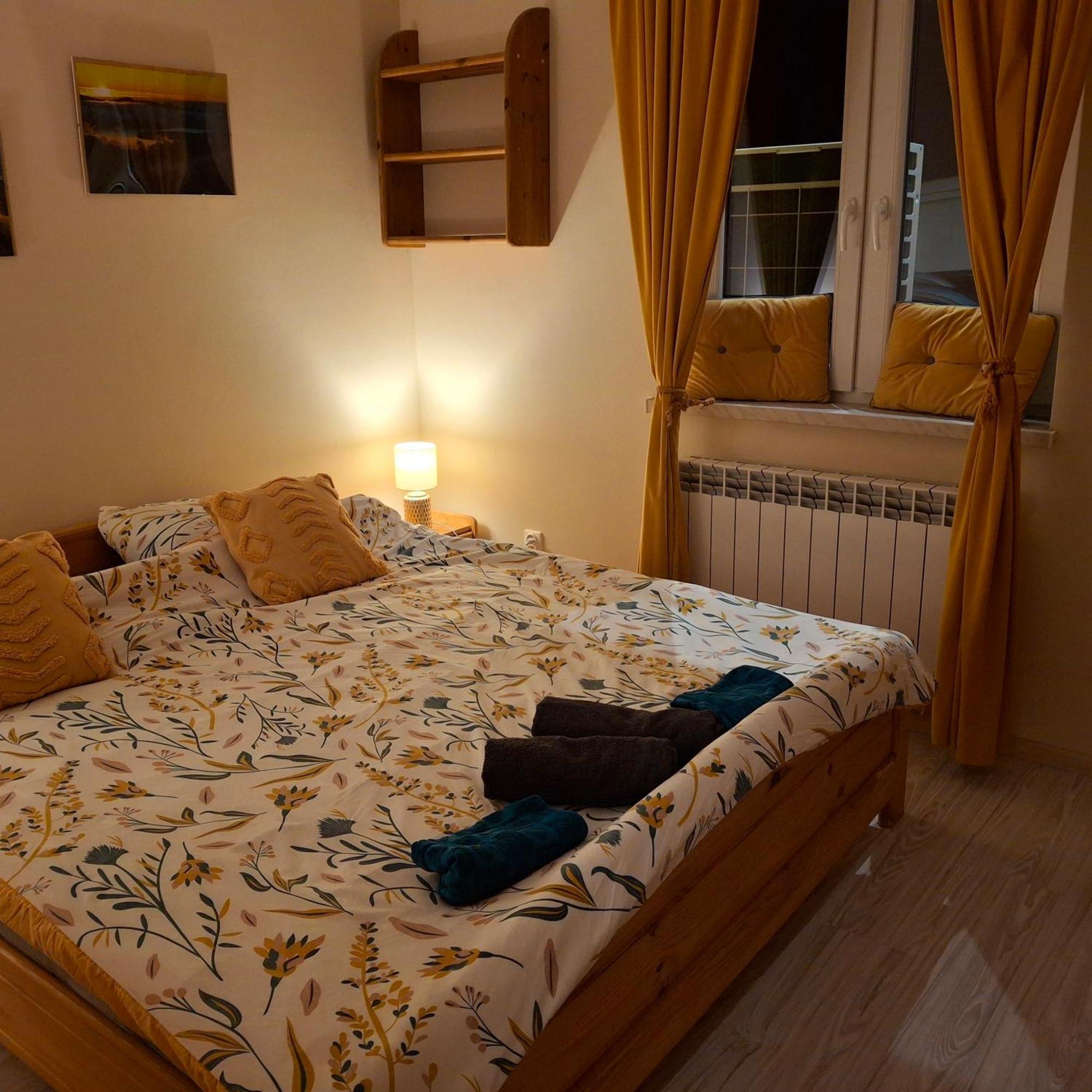 Domki I Apartamenty Nad Jeziorem Solinskim Z Basenem I Widokiem Na Gory Wolkowyja Room photo